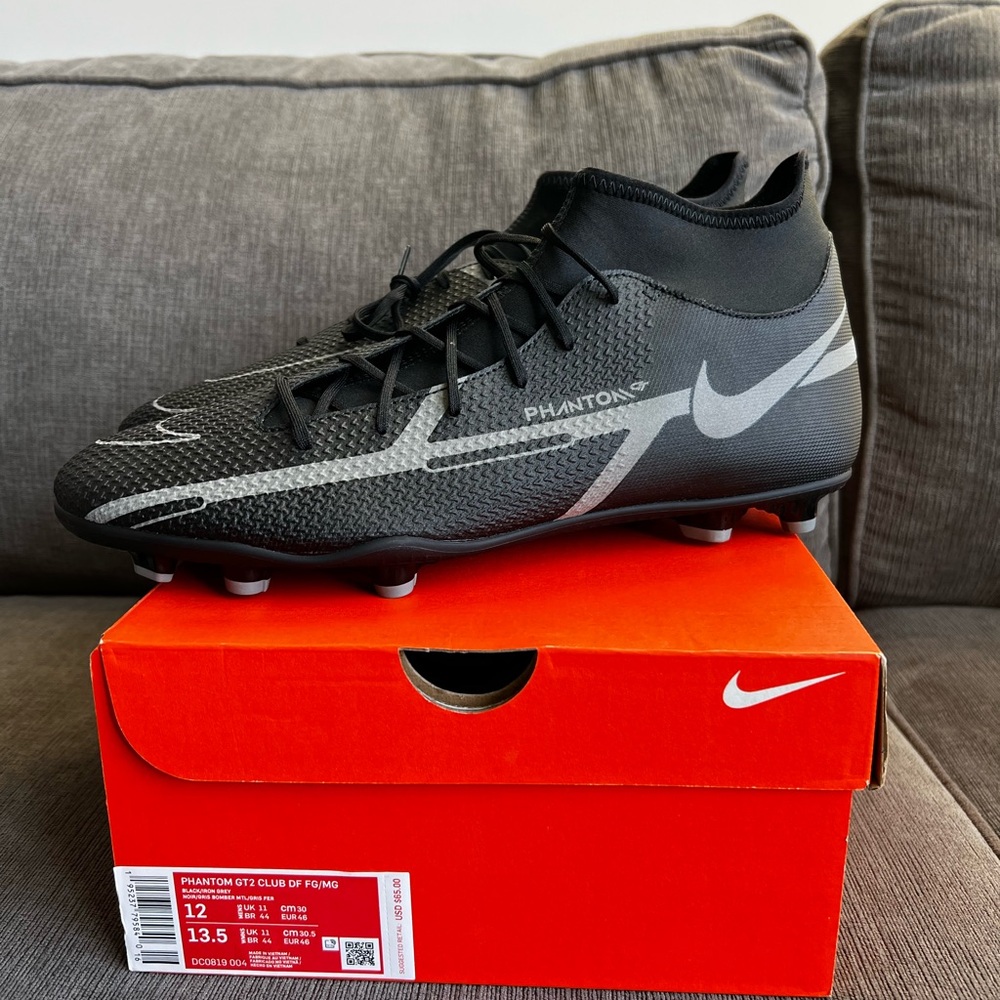 Nike Phantom GT2 Club Men's Soccer Cleats - Black & Silver